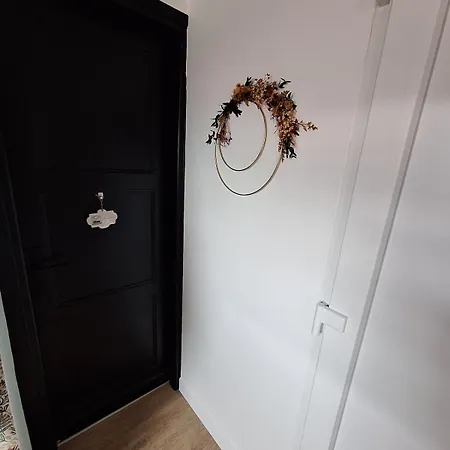 アパート A 2 Pas De La *