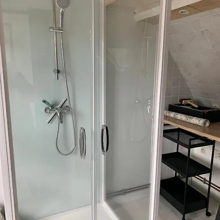 A 2 Pas De La アパート