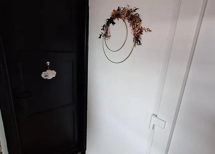 شقة A 2 Pas De La *